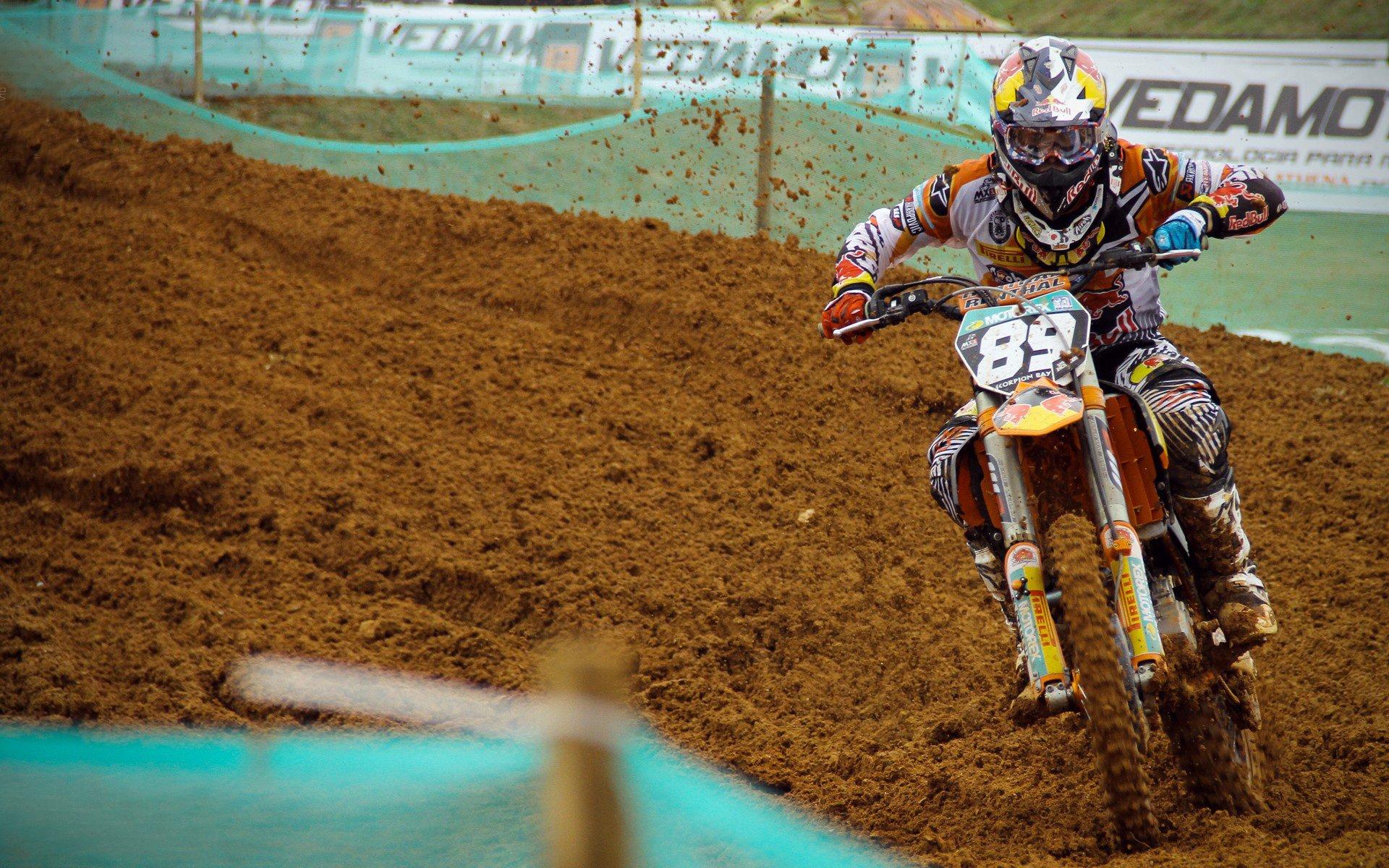 NBA季后赛激战正酣 东西部豪强上演巅峰对决