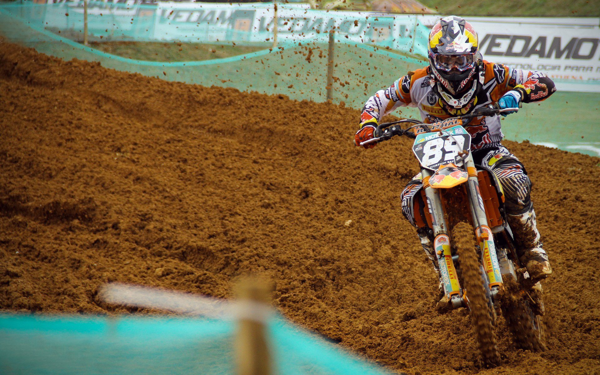 天才新星上演帽子戏法,助球队豪取三连胜