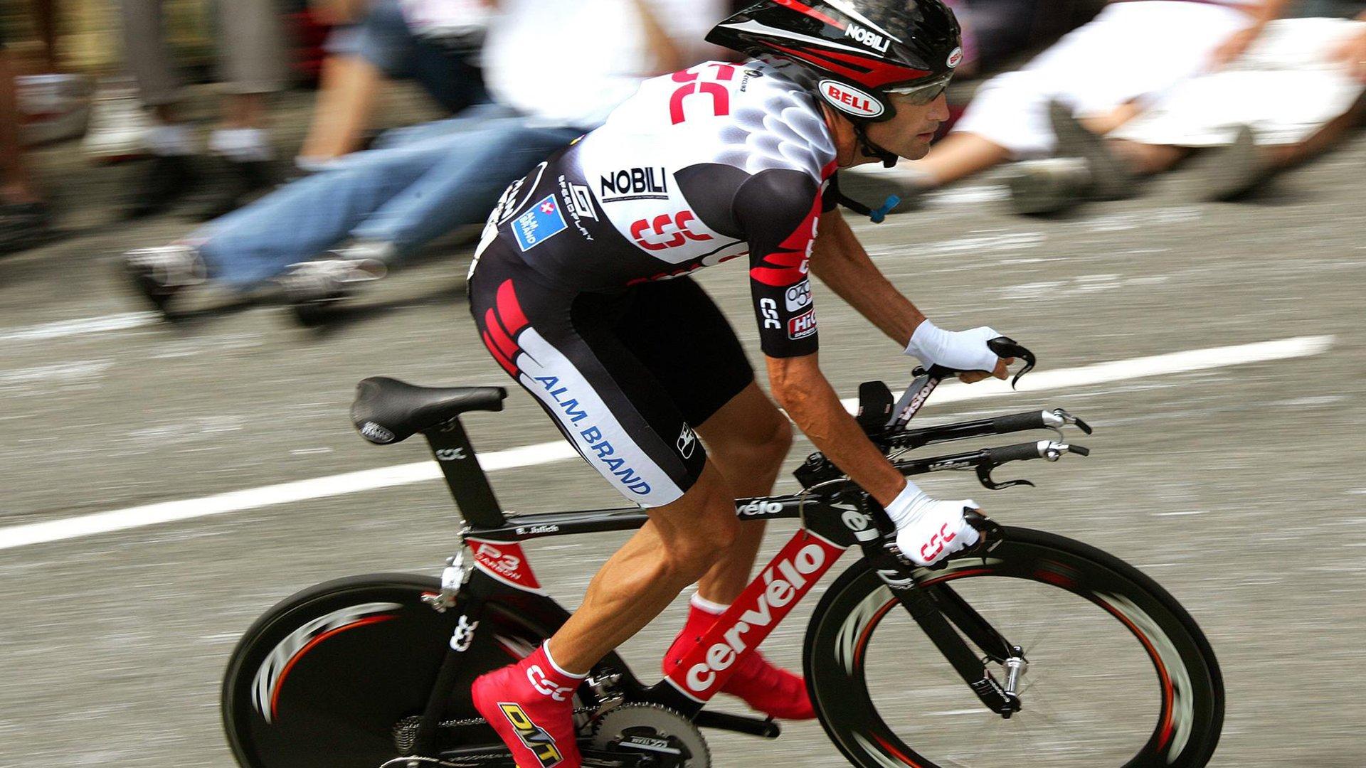 争议判罚引巴萨后防核心暴怒，阿劳霍质问第四官员，你信了？你上当了！