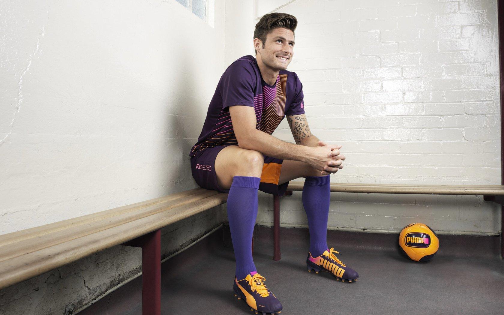 绿茵激战徒留白卷,战术博弈主导平淡—比萨主场闷平维罗纳实录